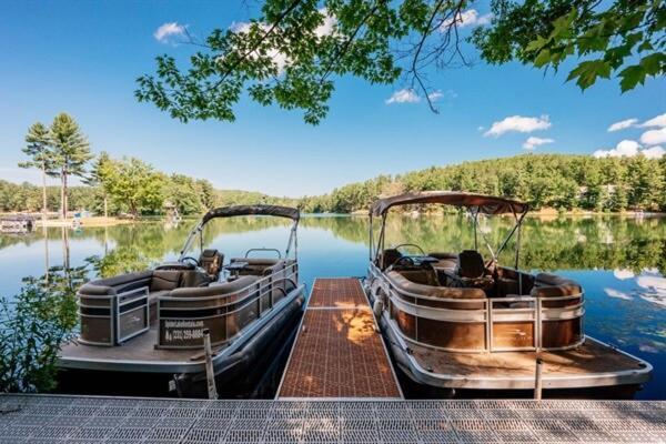 Boathouse On Arbutus Lake Traverse City Exterior photo