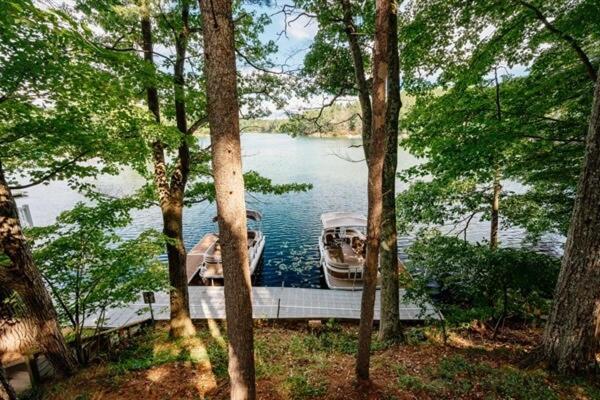 Boathouse On Arbutus Lake Traverse City Exterior photo